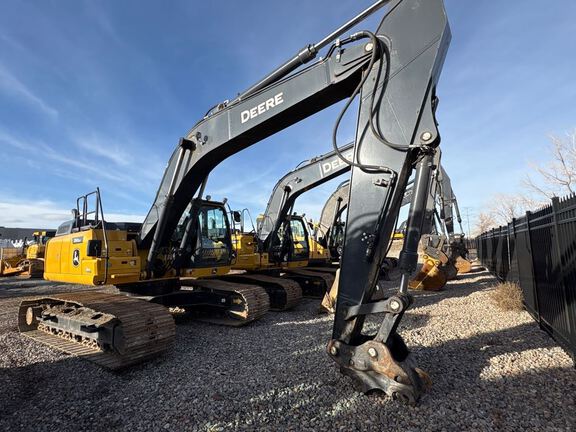Photo of a 2022 John Deere 250GLC