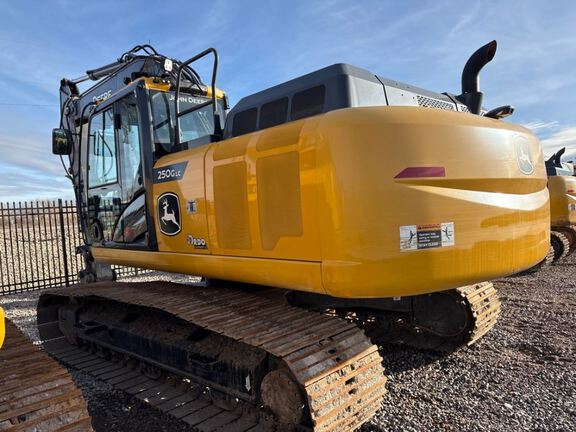 2022 John Deere 250GLC
