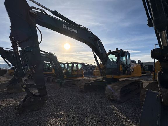 2022 John Deere 250GLC