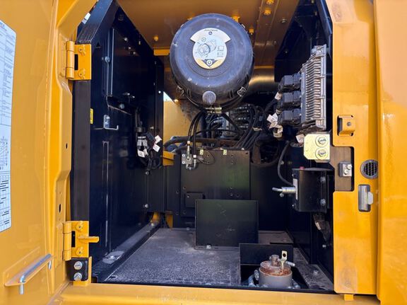 2022 John Deere 250GLC