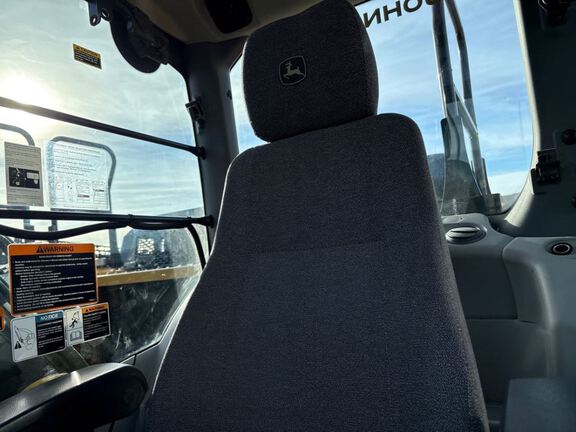 2022 John Deere 250GLC