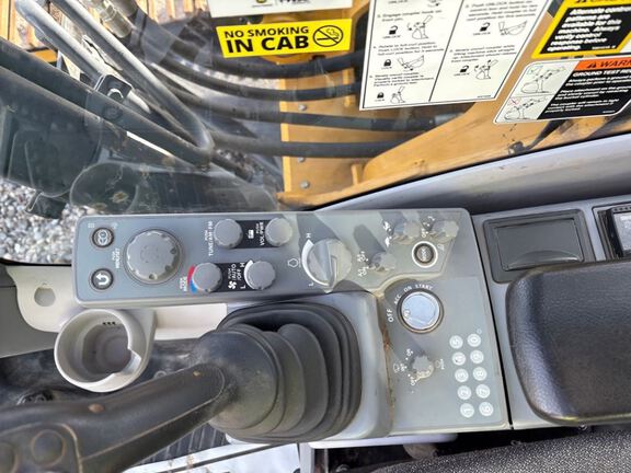 2022 John Deere 250GLC