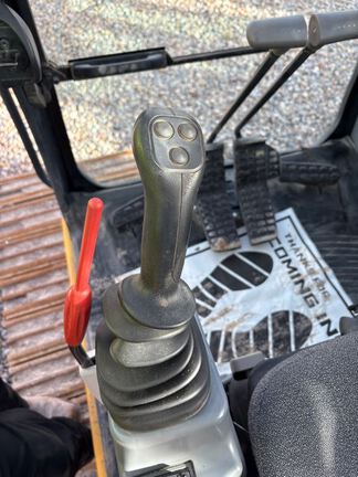 2022 John Deere 250GLC