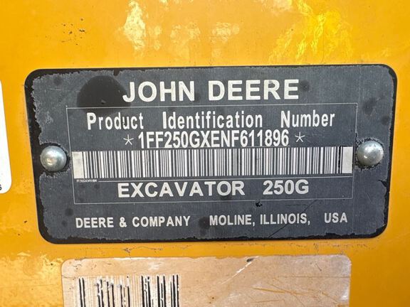 2022 John Deere 250GLC