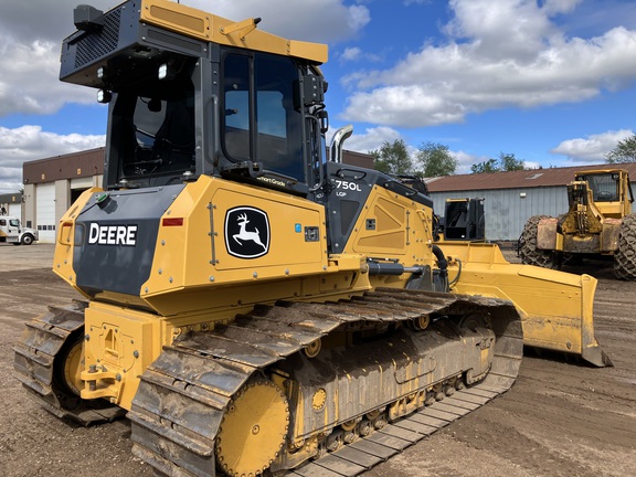 2021 John Deere 750L