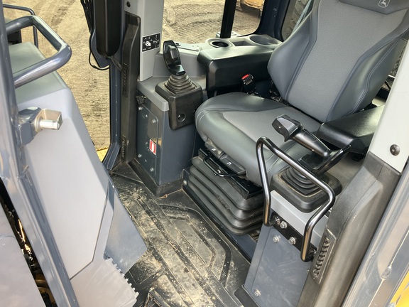 2021 John Deere 750L