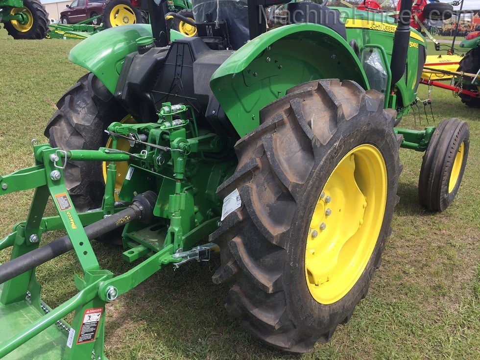2021 John Deere 5045E Image 3