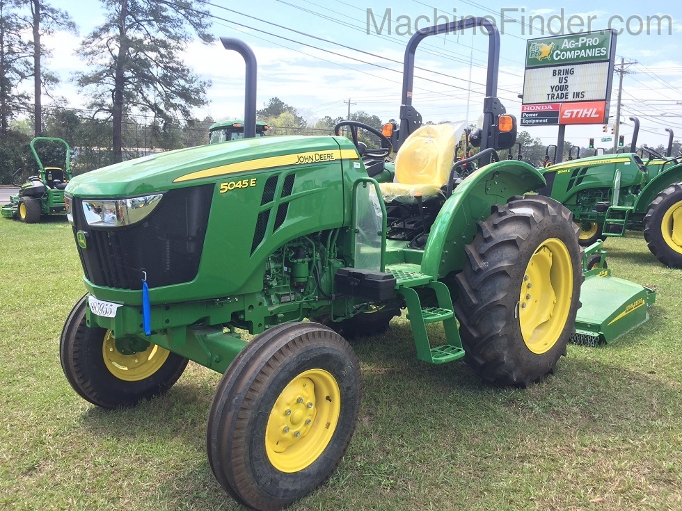 2021 John Deere 5045E Image 2