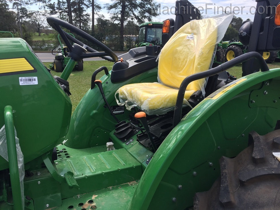 2021 John Deere 5045E Image 4