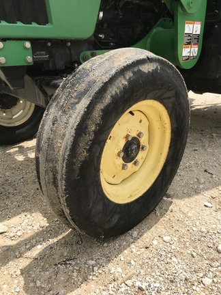 2004 John Deere 5520 Image 4