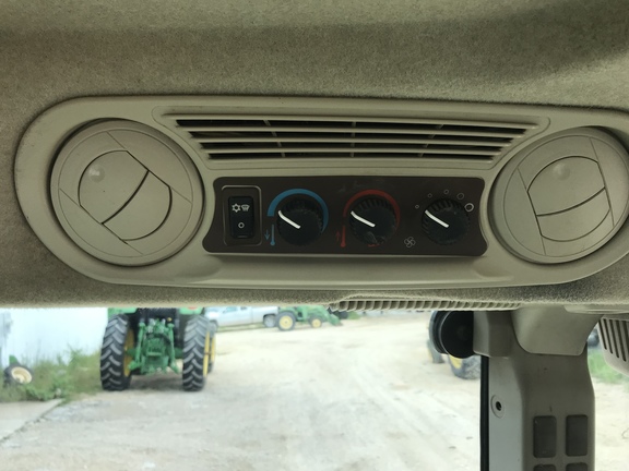 2004 John Deere 5520 Image 9