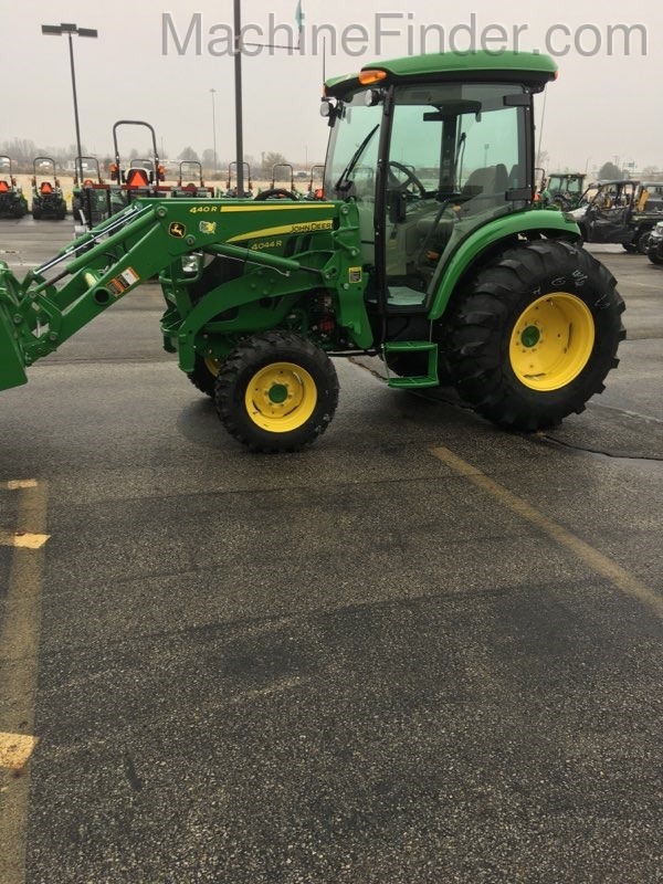 2019 John Deere 4044R Image 4