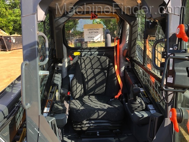 2020 John Deere 325G Image 7