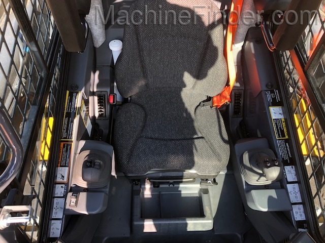 2020 John Deere 325G Image 9