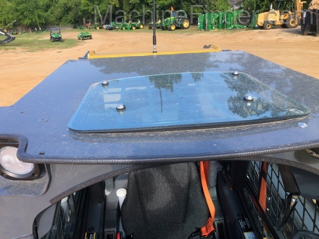 2020 John Deere 325G Image 10