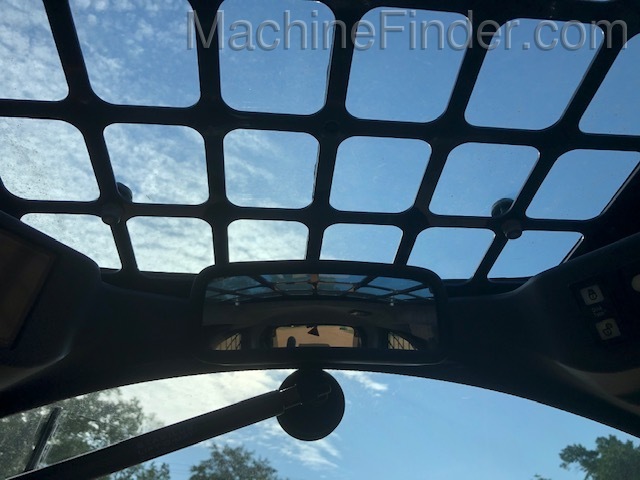 2020 John Deere 325G Image 11