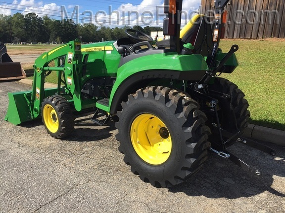 2021 John Deere 2032R Image 4