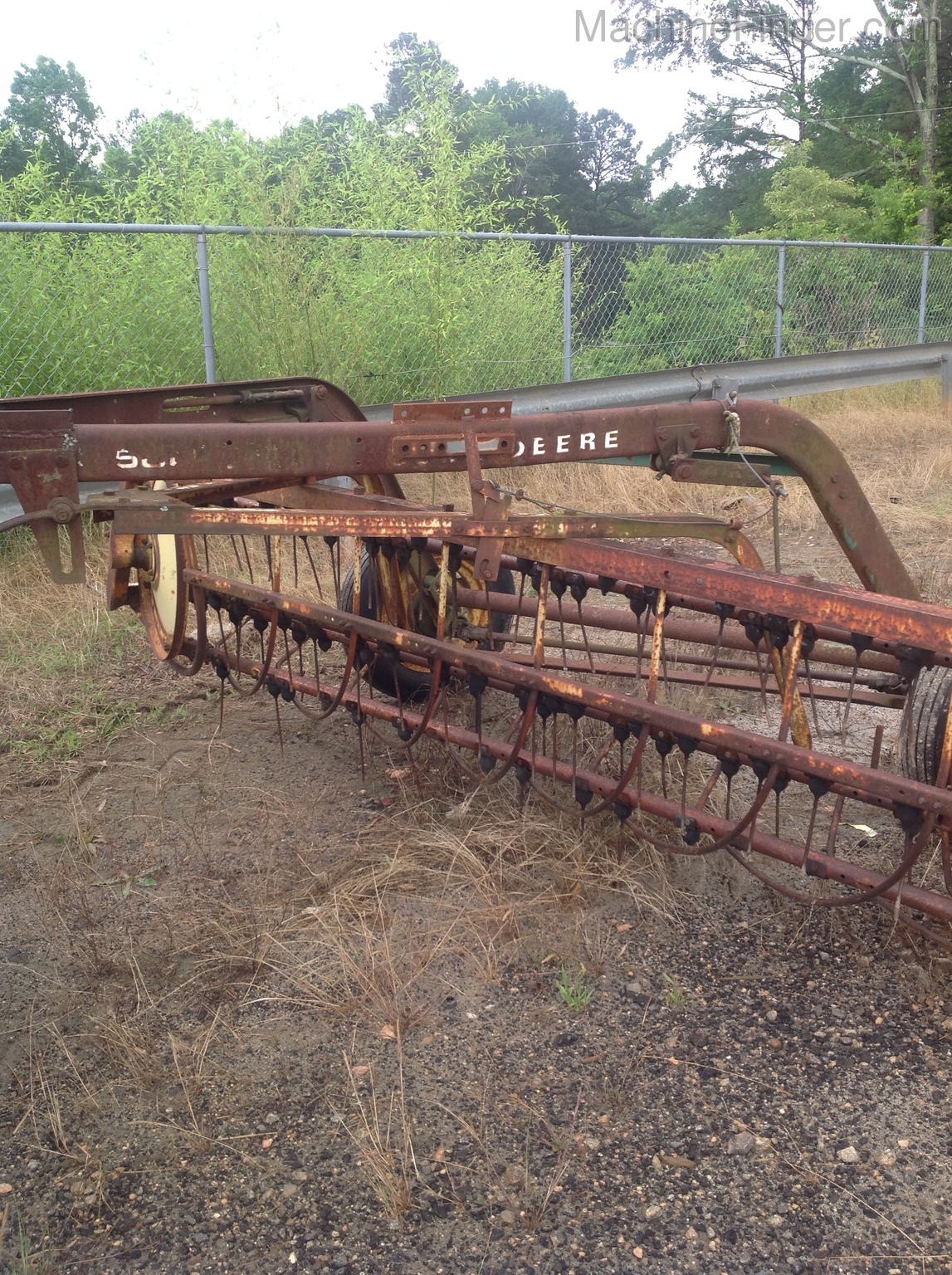 2000 John Deere 600 Image 1