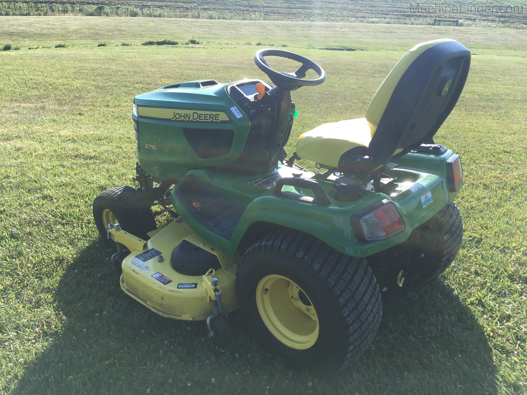 2016 John Deere X710 Image 3