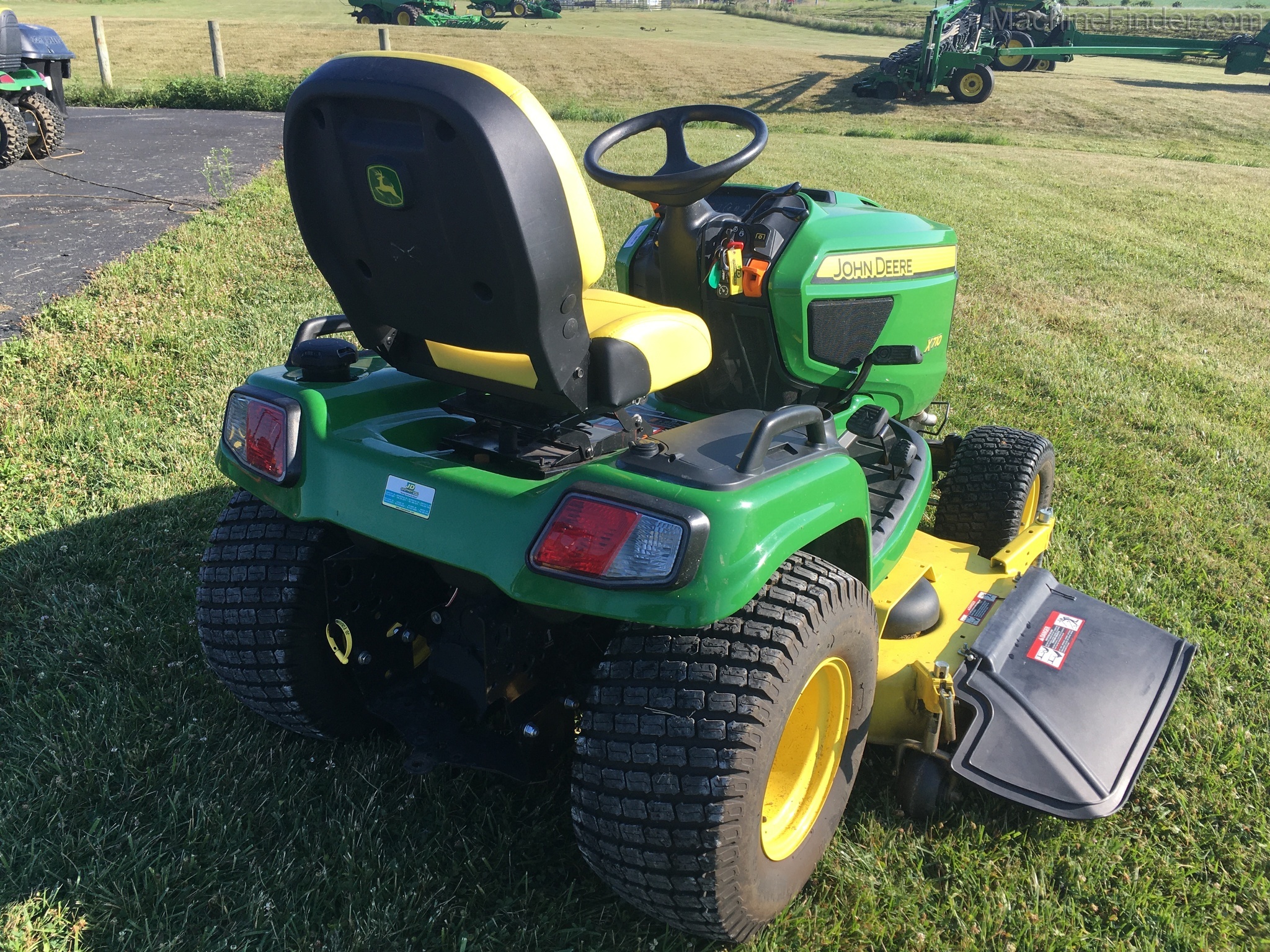 2016 John Deere X710 Image 4