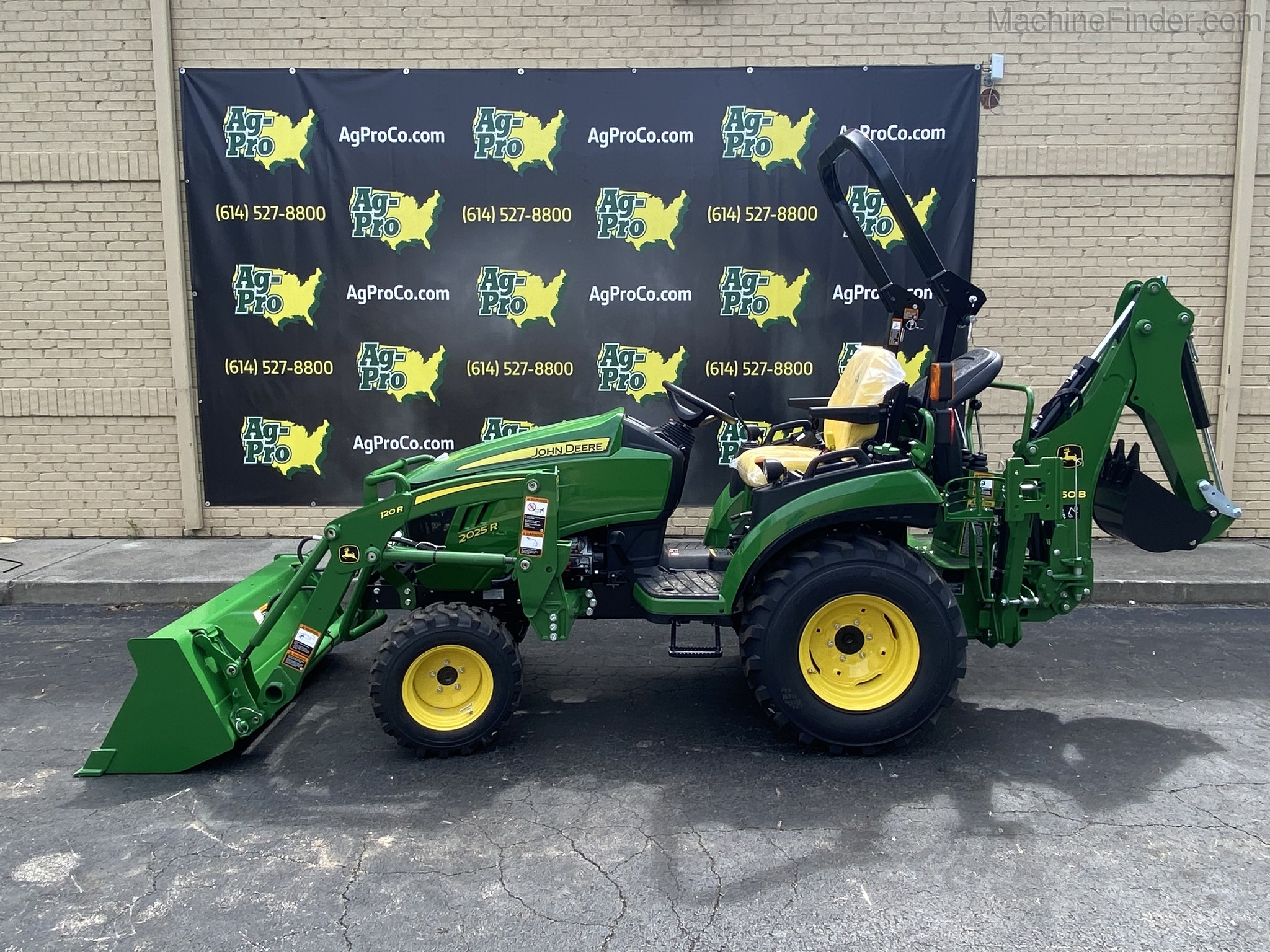 2020 John Deere 2025R Image 2