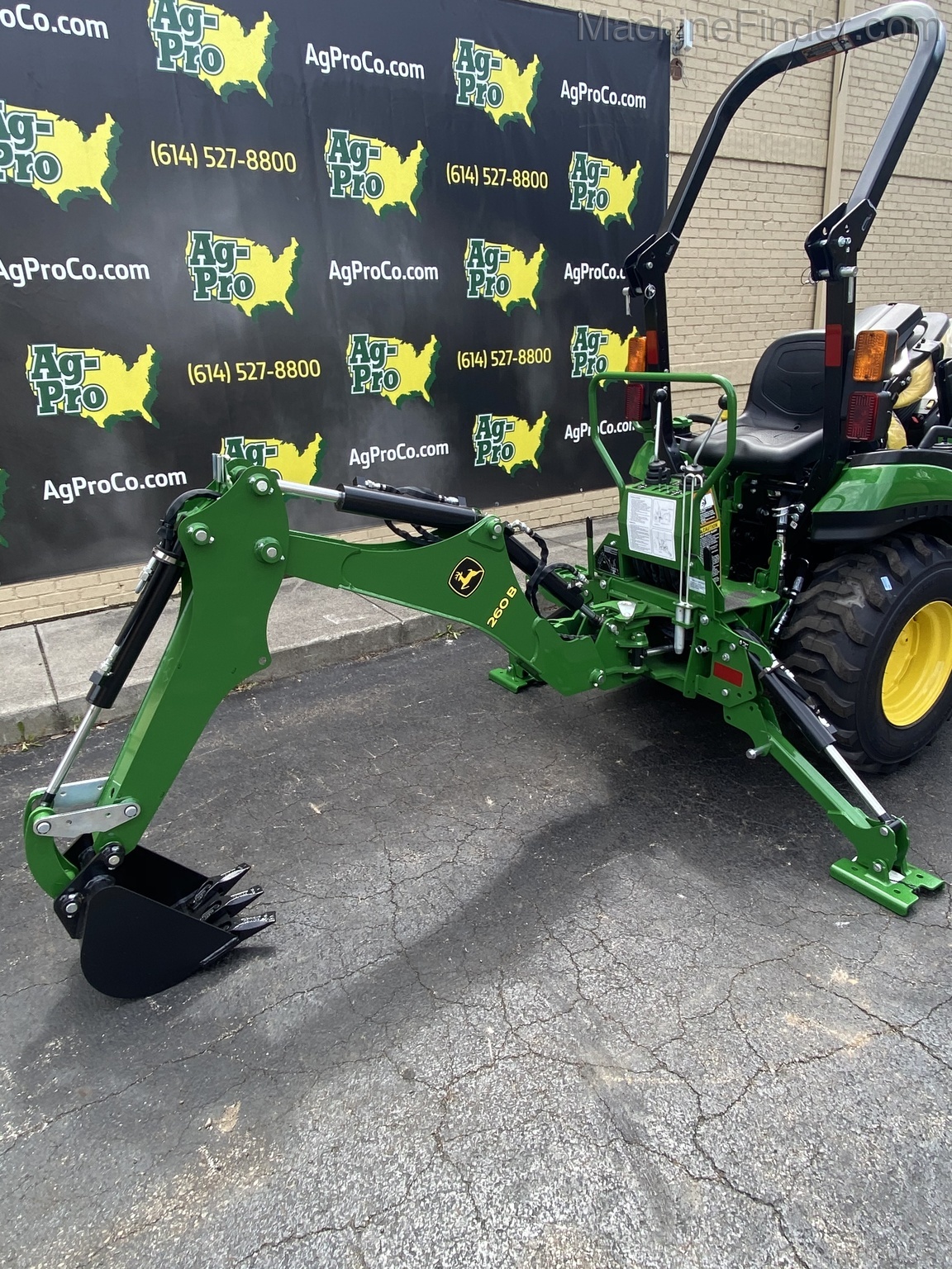 2020 John Deere 2025R Image 3
