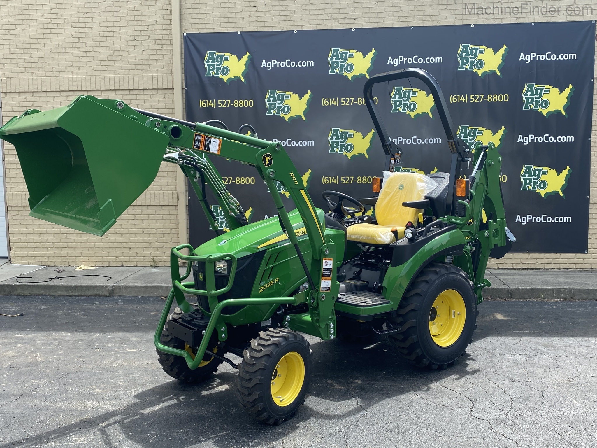 2020 John Deere 2025R Image 6