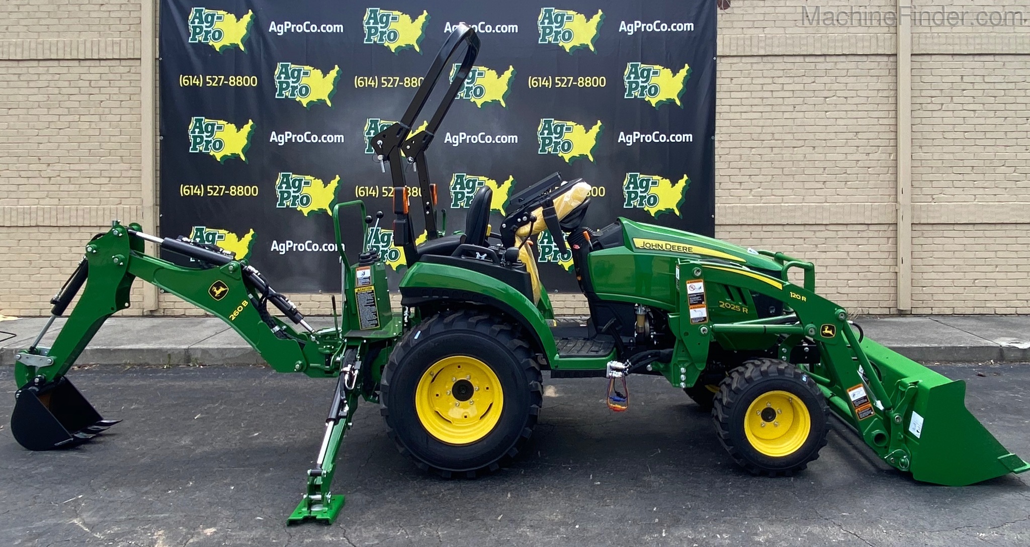 2020 John Deere 2025R Image 1