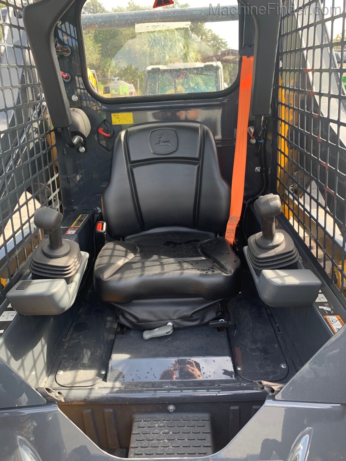 2020 John Deere 317G Image 7