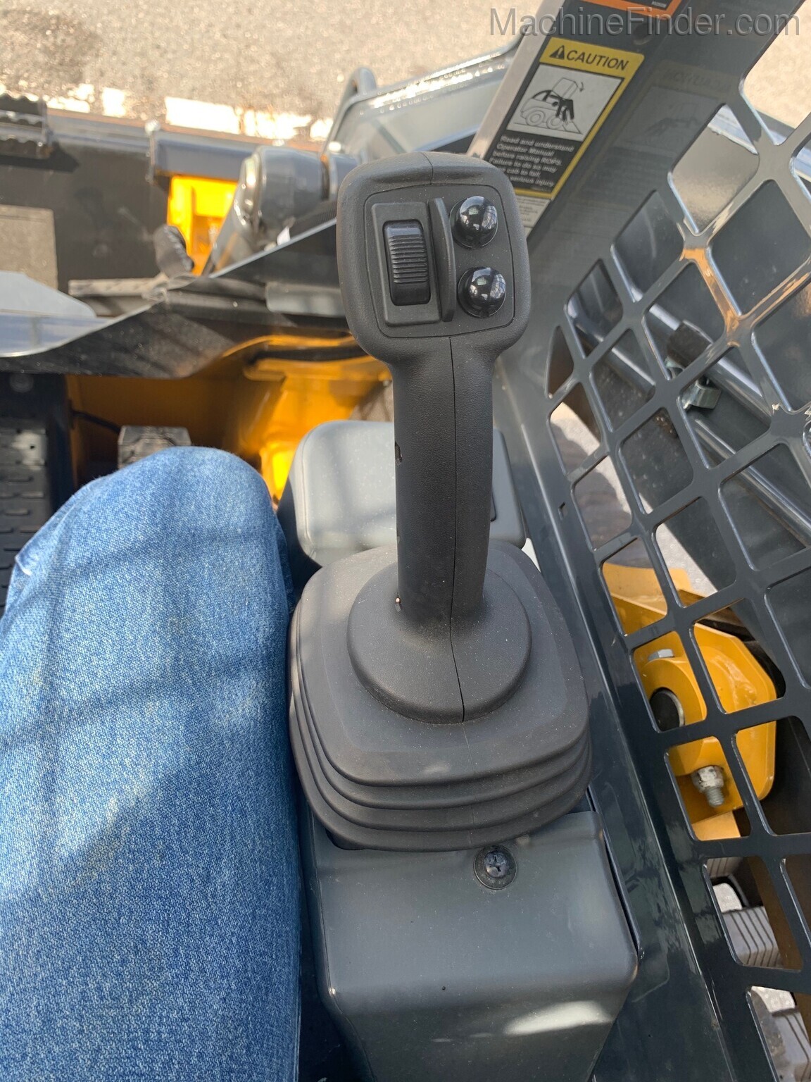 2020 John Deere 317G Image 9