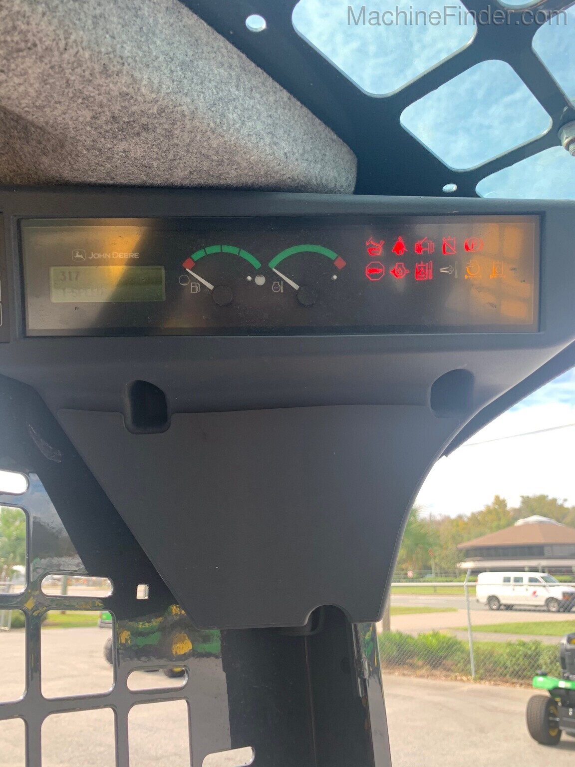 2020 John Deere 317G Image 10