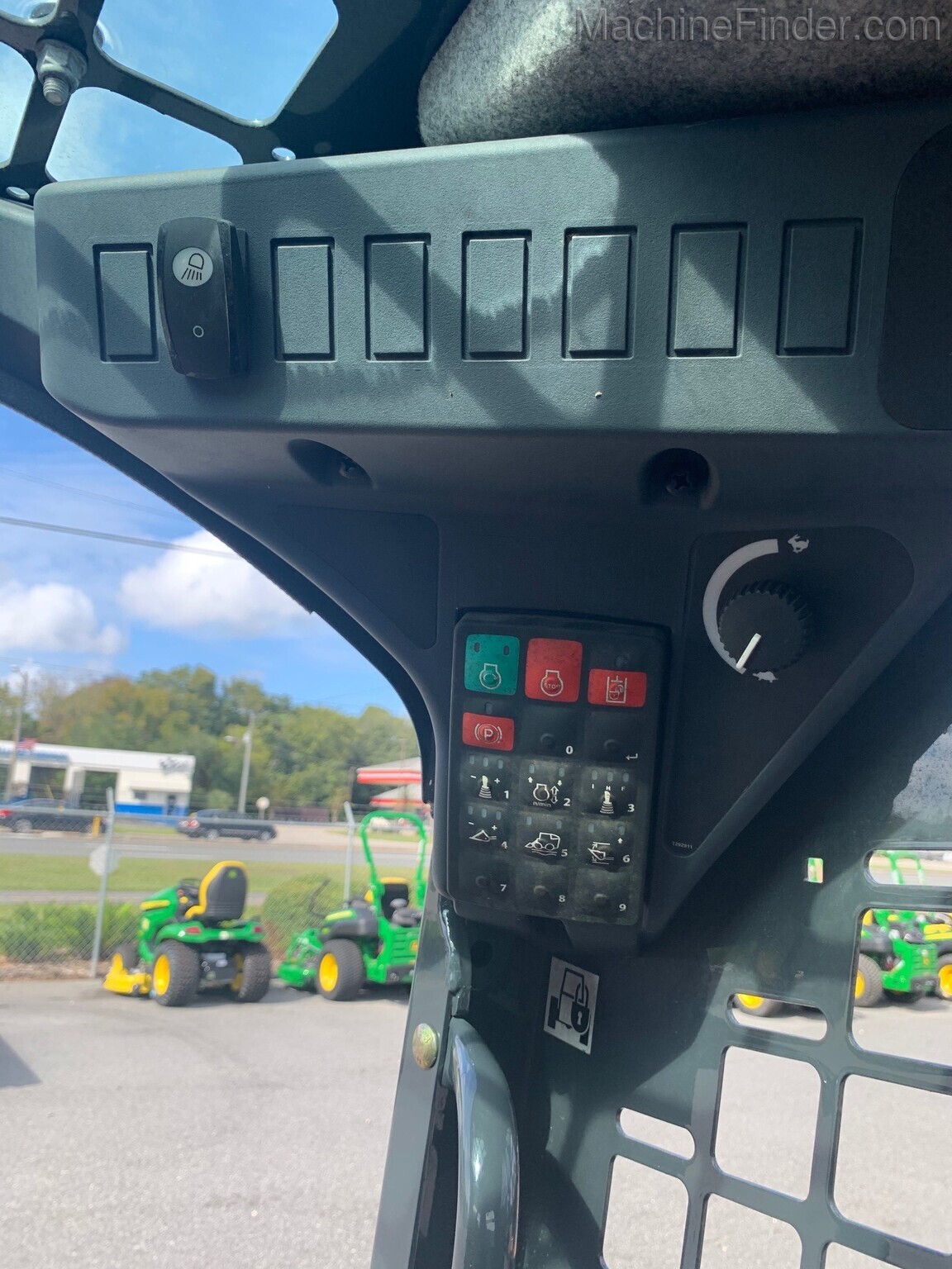 2020 John Deere 317G Image 11