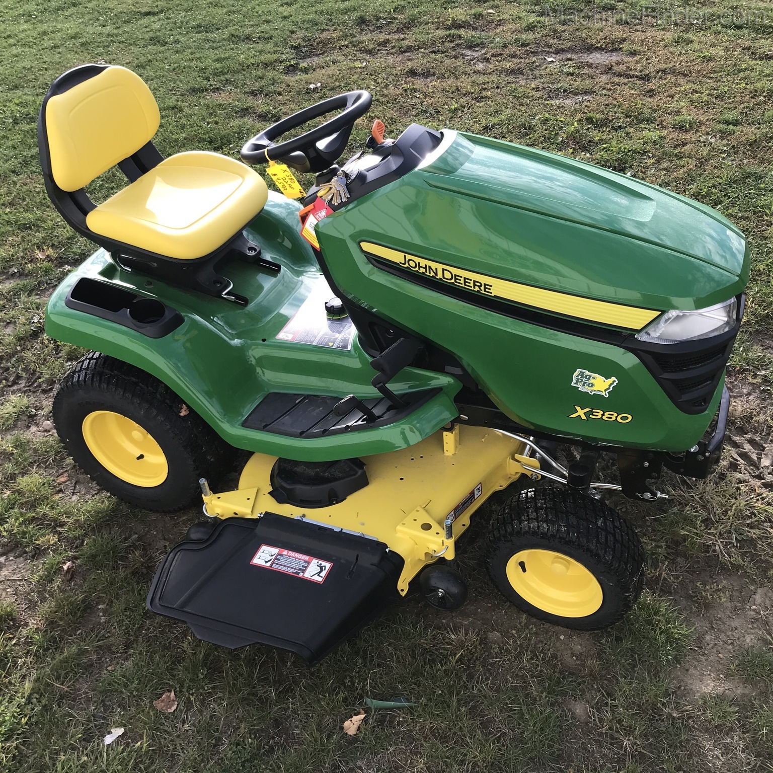 2020 John Deere X380 Image 4