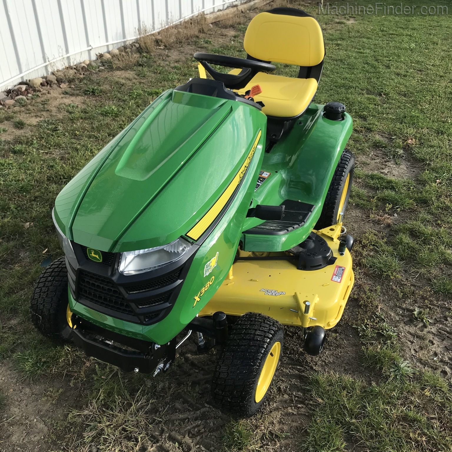 2020 John Deere X380 Image 3