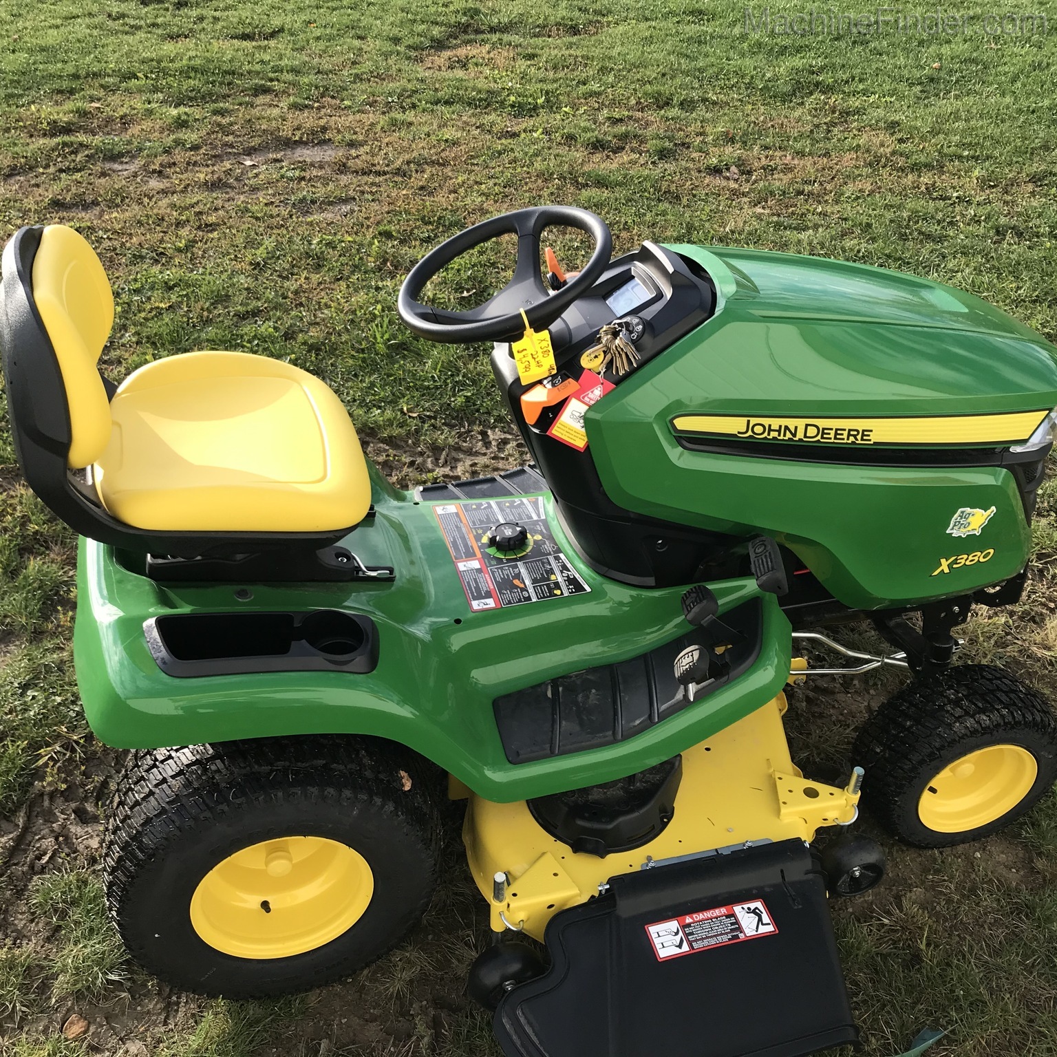 2020 John Deere X380 Image 5