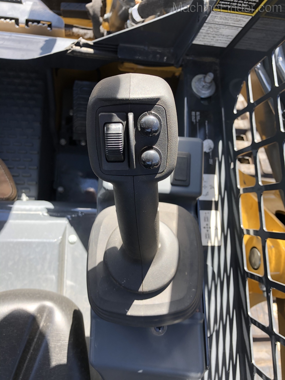 2020 John Deere 317G Image 7