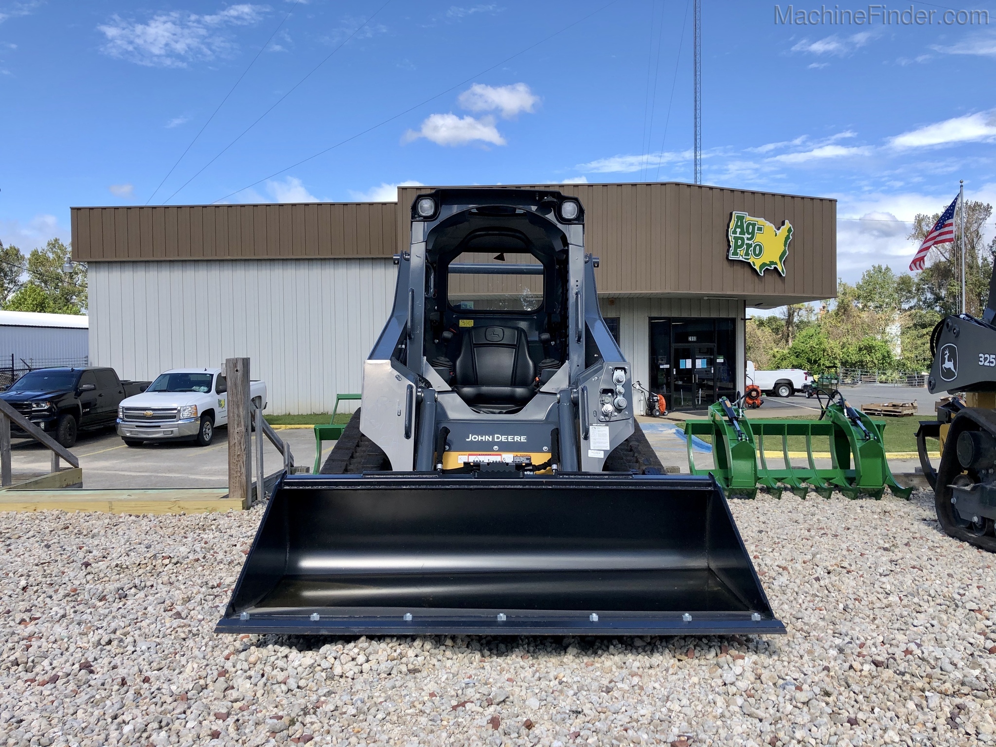 2020 John Deere 317G Image 3