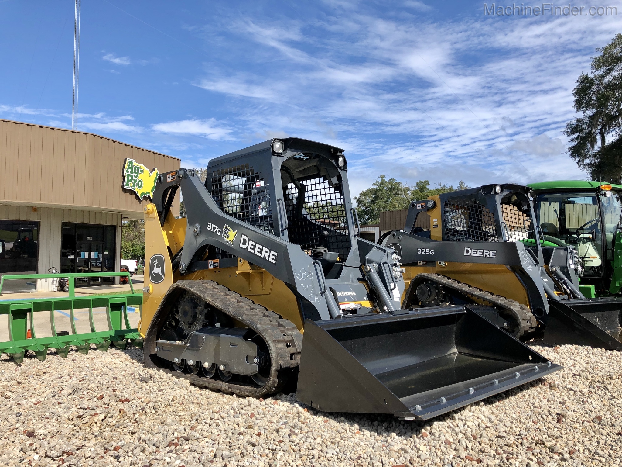 2020 John Deere 317G Image 1