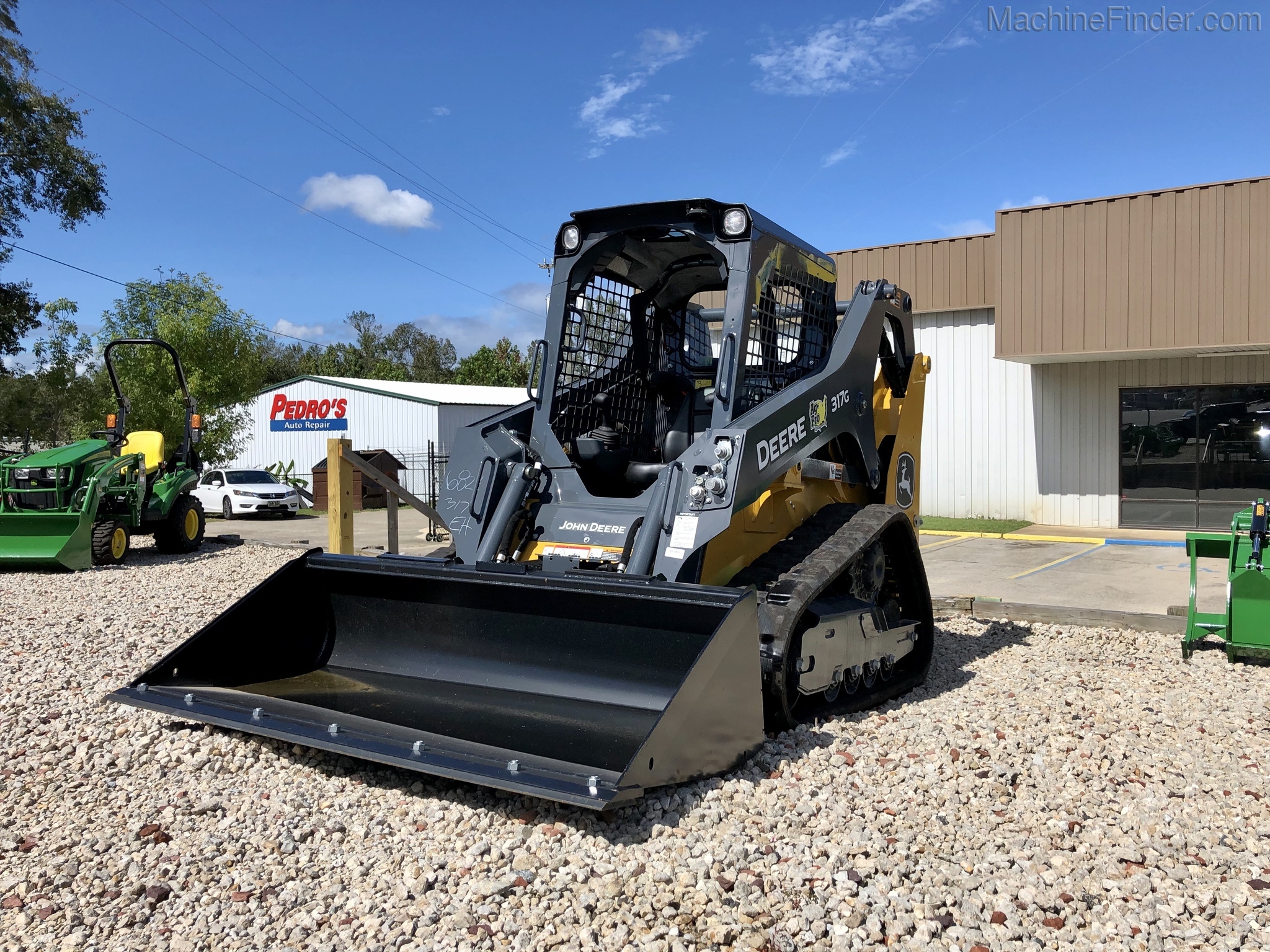 2020 John Deere 317G Image 2