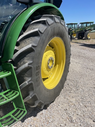 2016 John Deere 6135E Image 7