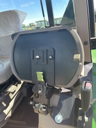 2016 John Deere 6135E Image 9