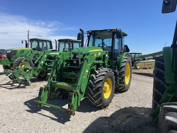 2016 John Deere 6135E Image 3