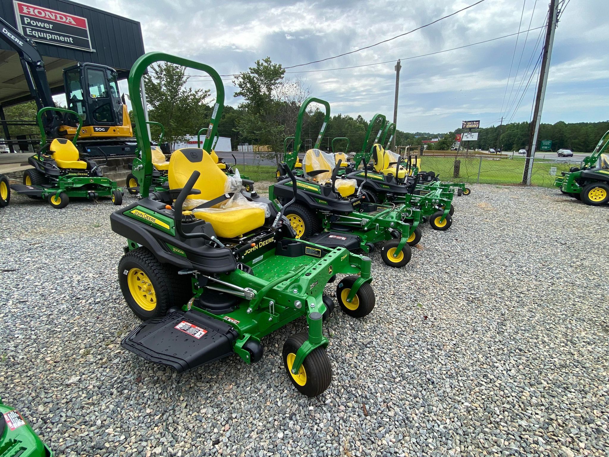 2025 John Deere Z920M Image 3