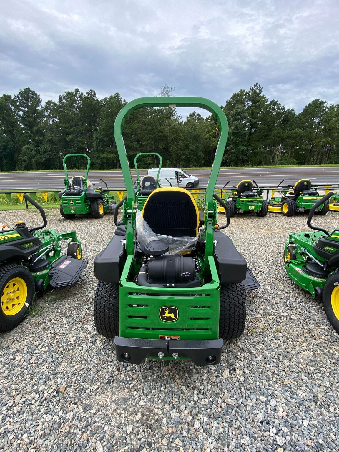 2025 John Deere Z920M Image 5
