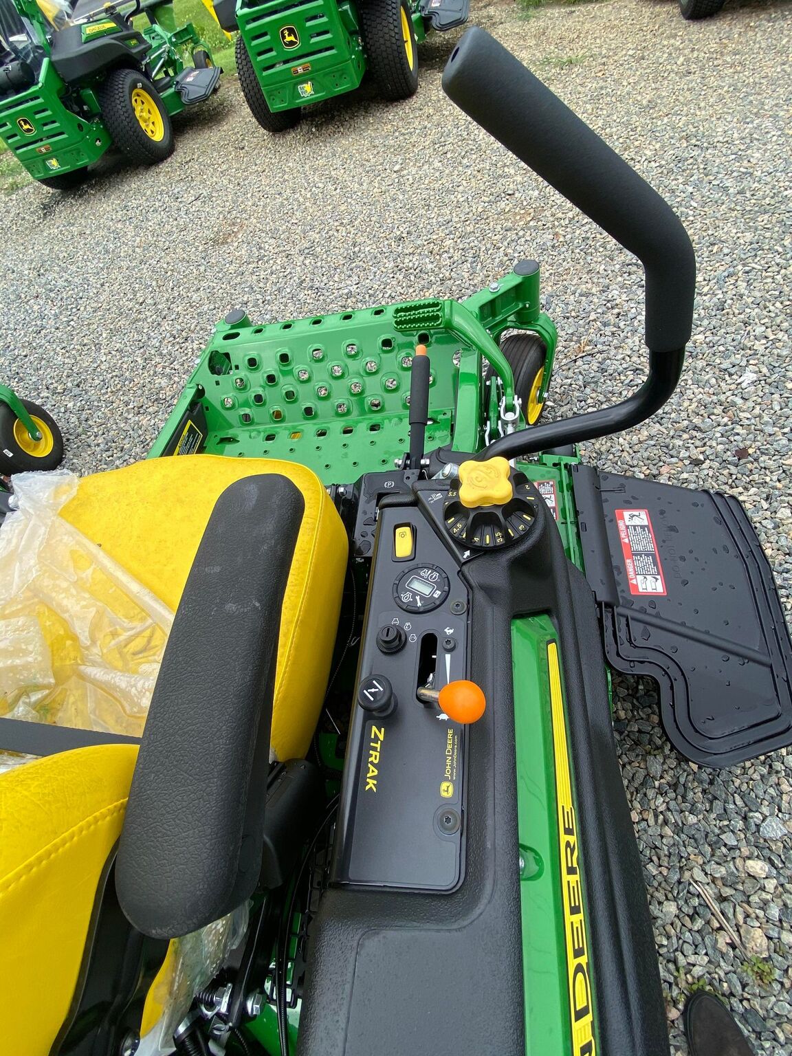 2025 John Deere Z920M Image 2