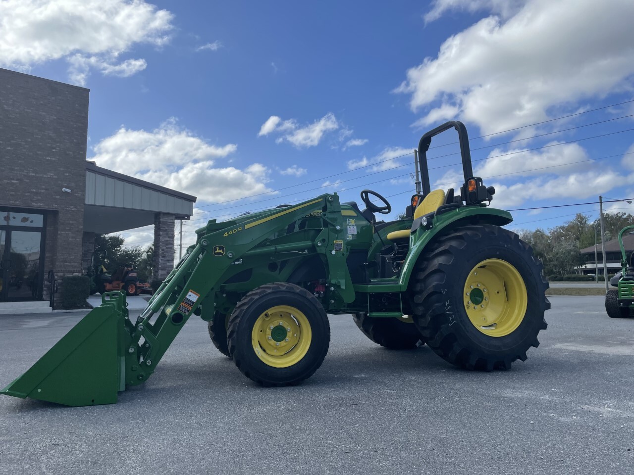 2022 John Deere 4052M Image 1