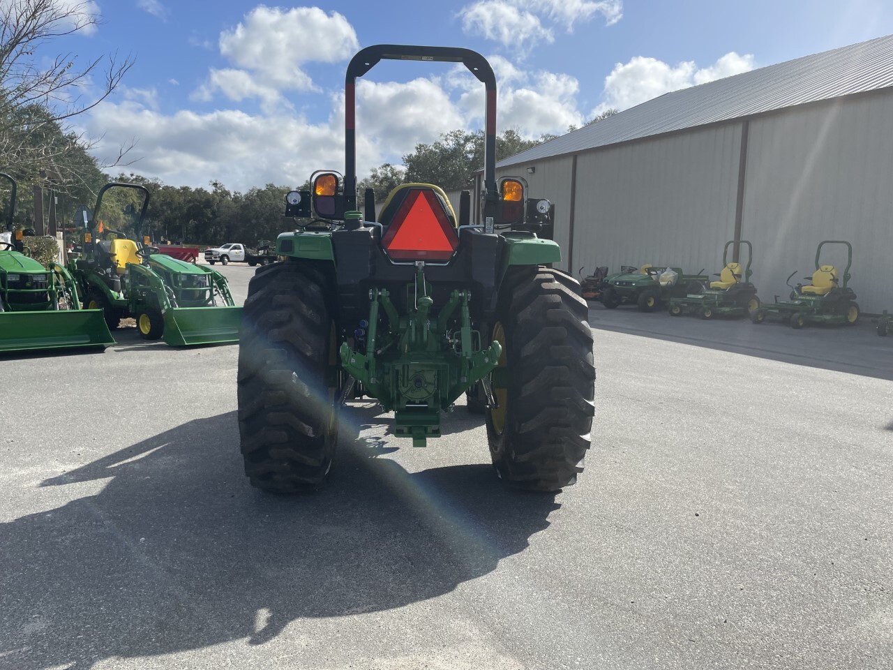 2022 John Deere 4052M Image 6
