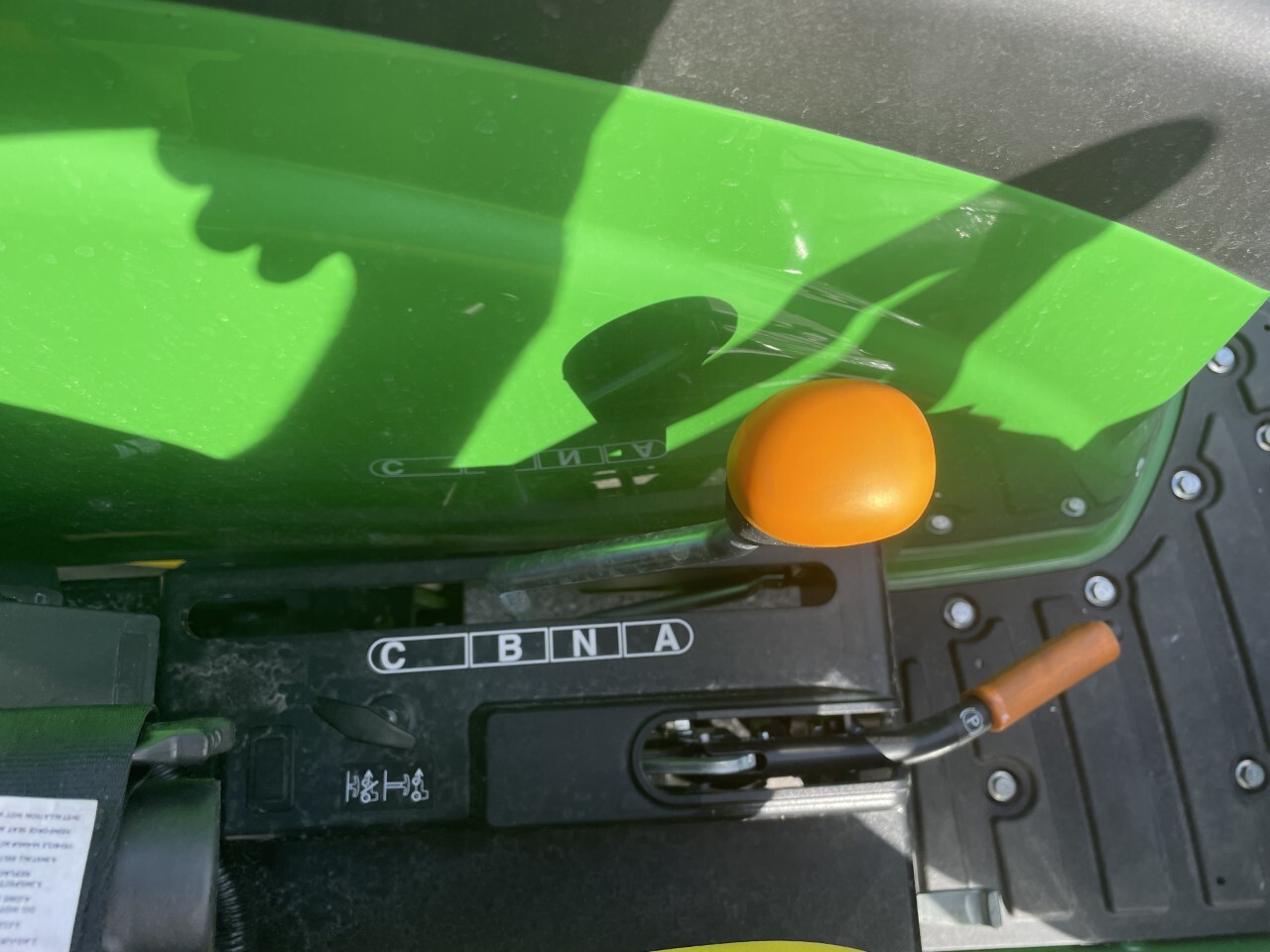 2022 John Deere 4052M Image 9