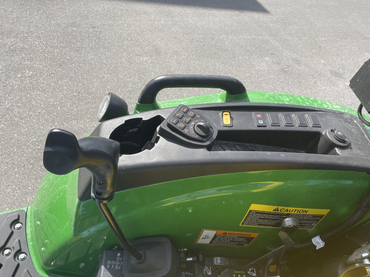 2022 John Deere 4052M Image 10