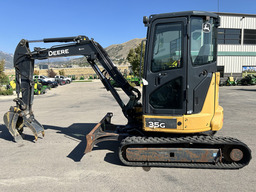 2017 John Deere 35G